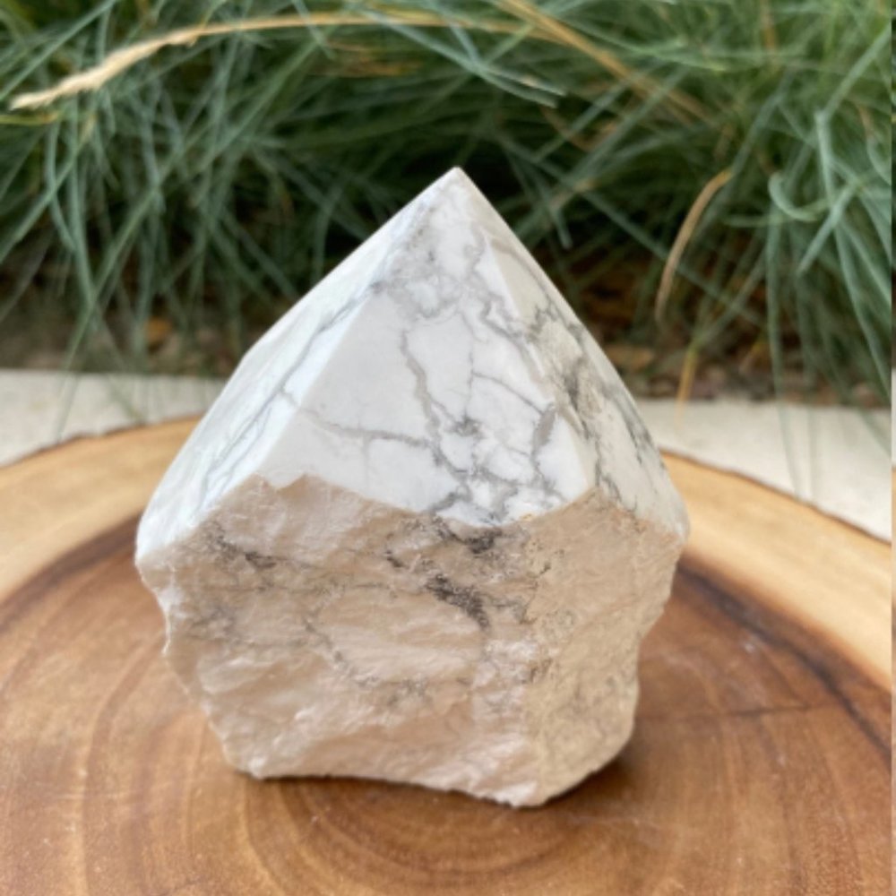 One Howlite Polished Point, Crystal Grid Point, Third Eye Chakra, Boho Decor